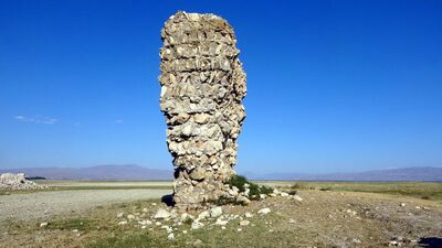 Van Gölü'nde sular çekilince ortaya çıktı