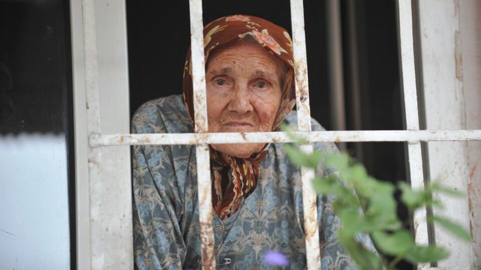 Vicdansız! Altın dişleri çaldı