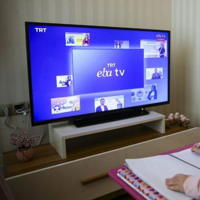 TRT ile EBA TV canlı yayını izleyin...