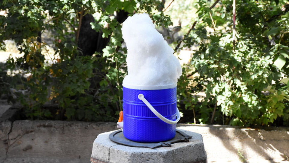 Asırlık gelenek! Evlerinin bahçesindeki kuyudan çıkardılar