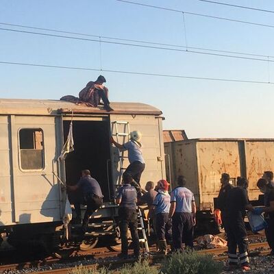 Vagon üzerinde selfie dehşeti!