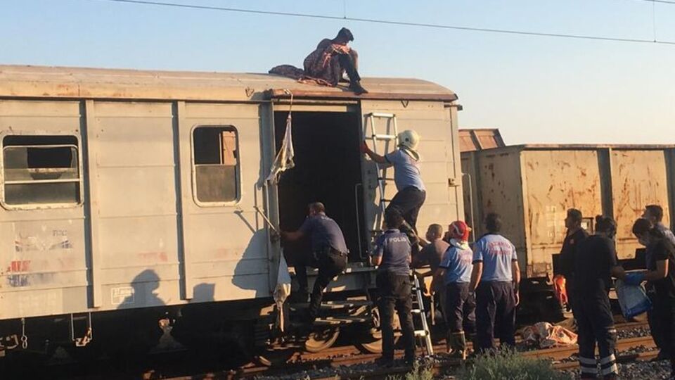 Vagon üzerinde selfie dehşeti!