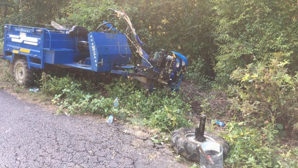 Zonguldak'ta devrilen patpat can aldı