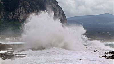 Japonya'yı tayfun vurdu: Ölü ve yaralılar var