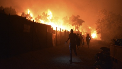 Midilli Adası'nda karantinadaki mülteci kampında yangın çıktı!