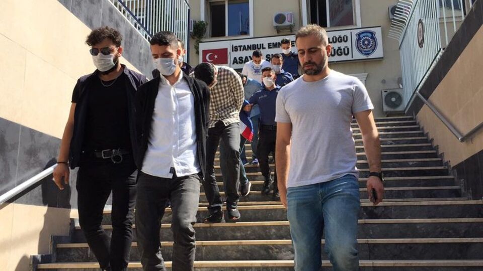 İki grubun kavgasına girdi! Canından oldu!