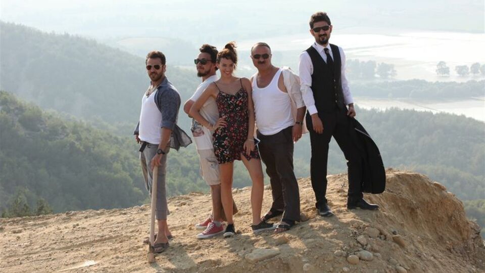 Kara Bela filmi oyuncuları kimlerdir?