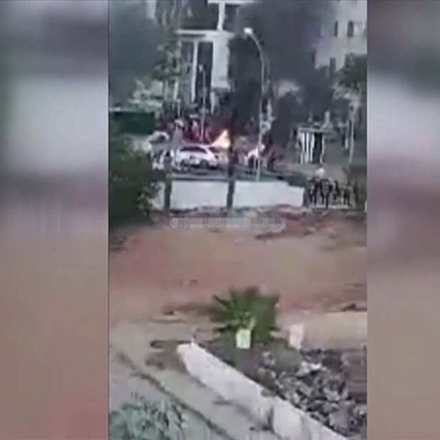 Hafter'in kontrolündeki Bingazi'de binlerce kişi sokağa döküldü
