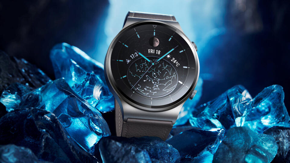 Yeni akıllı saatini tanıttı