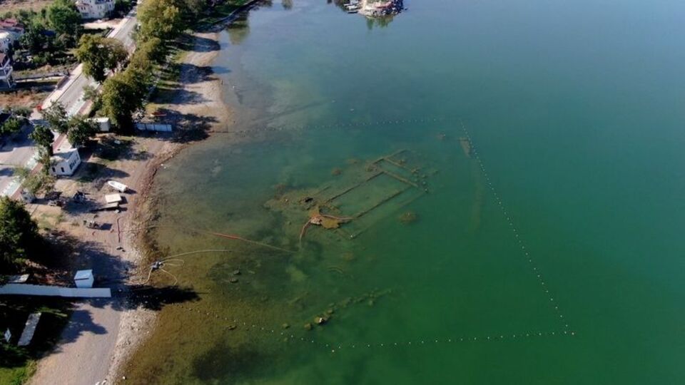 İznik Gölü çekilince ortaya çıktı...