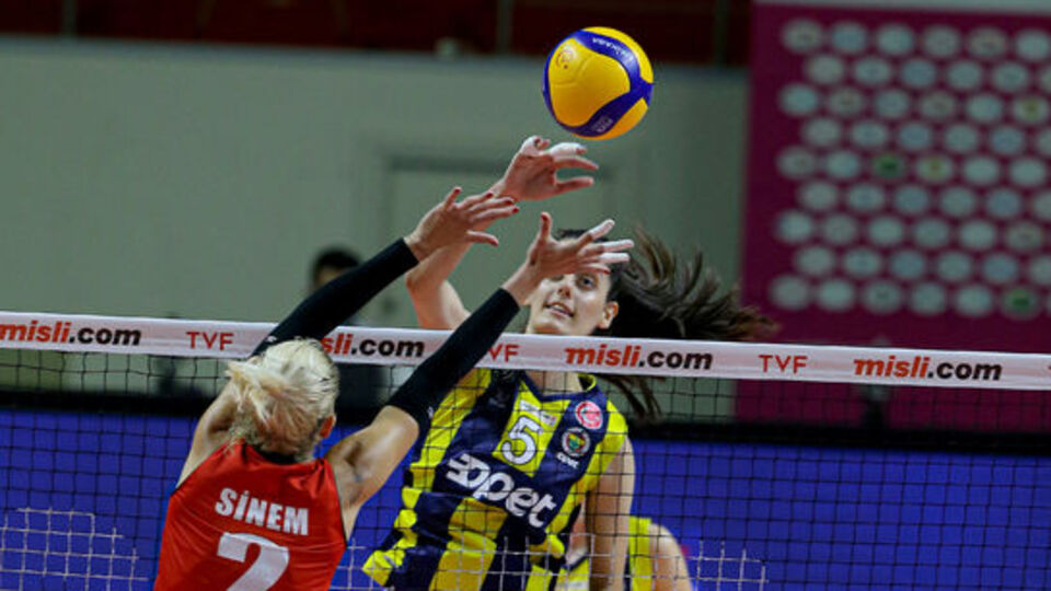 Fenerbahçe derbi zaferiyle başladı