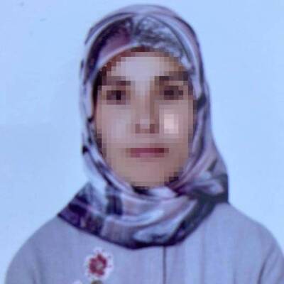 Karısını boğazından bıçakladı!