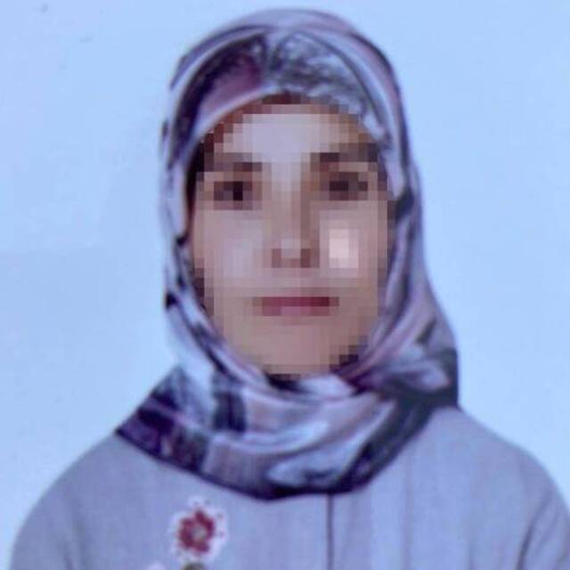 Karısını boğazından bıçakladı!