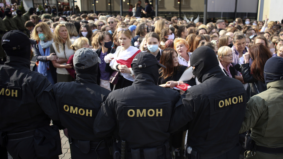 Belarus'ta protestolar sürüyor: Yüzlerce kişi gözaltında!
