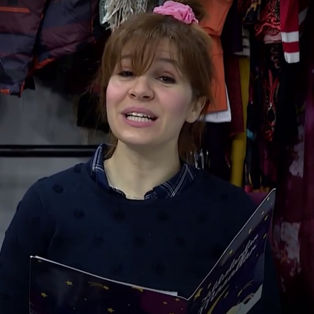 Aylin Kontente Bremen Mızıkacıları masalını okuyor