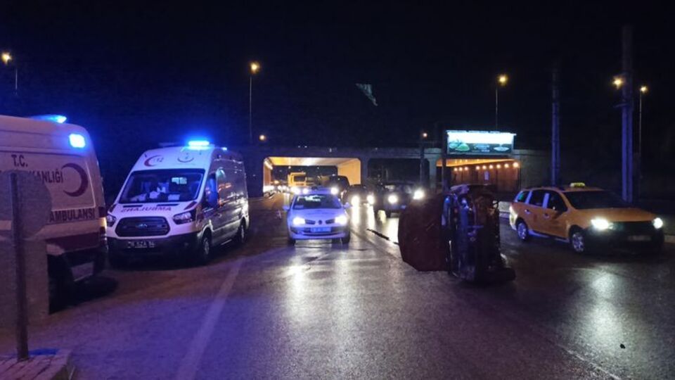 Düz yolda giden araç takla attı