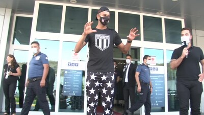 Josef imzayı attı!