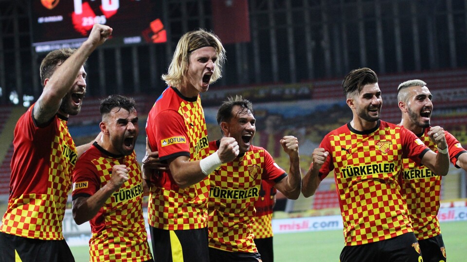 45 yıl sonra liderlik koltuğunda!