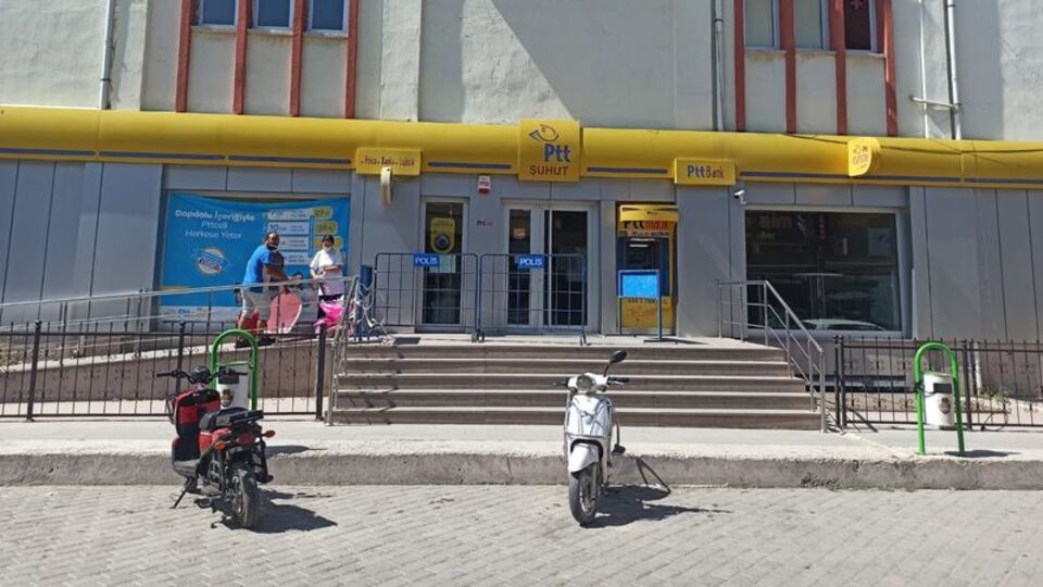 60 yakın kişiyi dolandırdı!