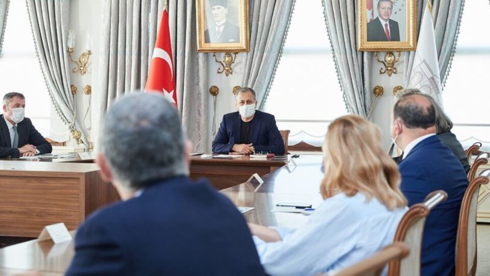 İstanbul Valisi'nden mesai saati açıklaması