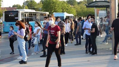 İstanbul'da toplu taşıma araçlarında yoğunluk