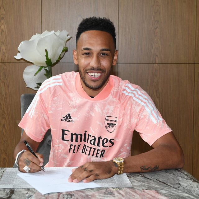 Aubameyang 2023'e kadar Arsenal'da