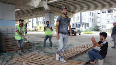 İnşaat işçileri defile yaparsa...