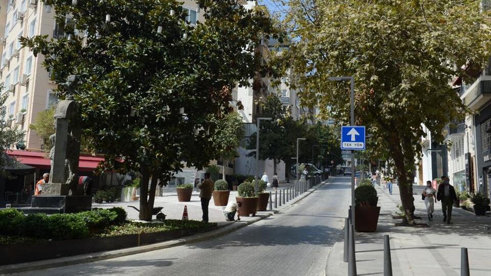 Şişli'de caddede restorana yeni düzen