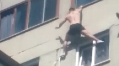 İngiliz şahıs camdan cama geçerken düştü!