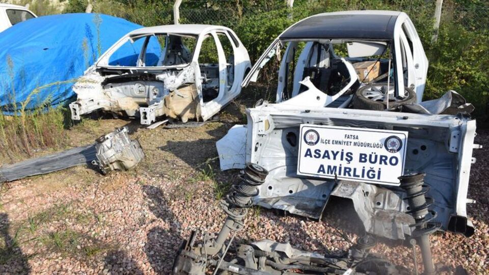 Çalıntı araç parçalayıp satan şüpheliler yakalandı