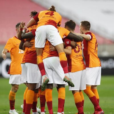 Galatasaray bir ilki başardı!