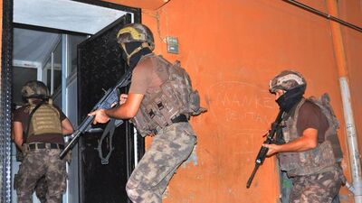 Adana polisinden suç şebekesine şafak baskını