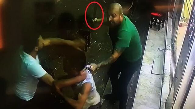 16 yaşındaki çocuğa satırla saldırdı