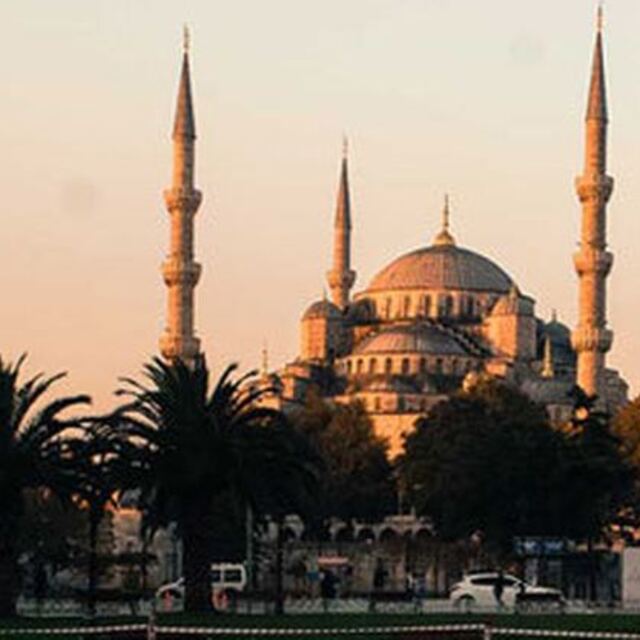 İstanbul cuma saati kaçta?