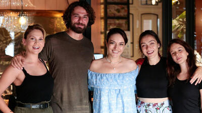 Masumlar Apartmanı oyuncuları ve konusu