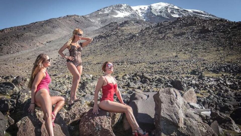 Ukraynalı kadın dağcılar Ağrı Dağı'nda poz verdiler!