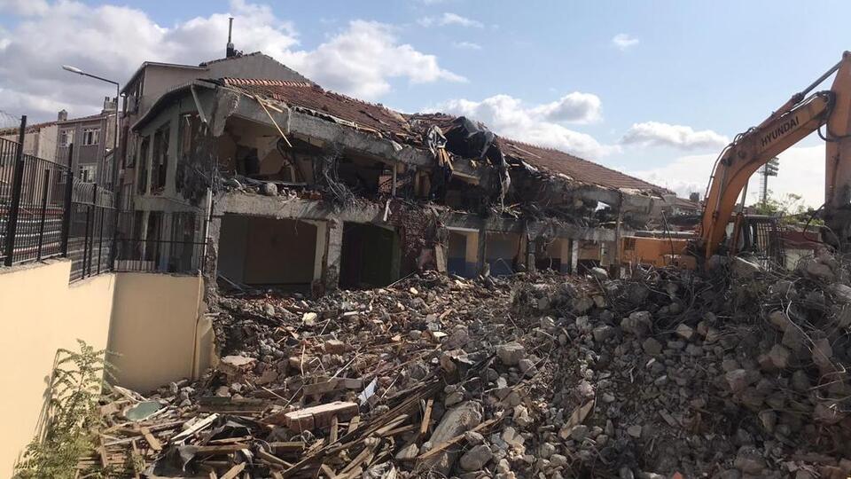 Önlemsiz yıkım mahalleliyi korkuttu!