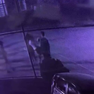 Oğluna tekme atan çocuğu feci şekilde dövdü