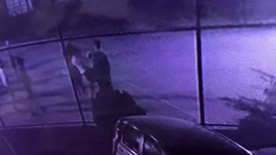 Oğluna tekme atan çocuğu feci şekilde dövdü