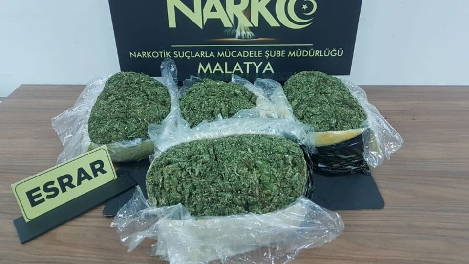 Yolcu otobüsünde 4 kilo esrar ele geçti