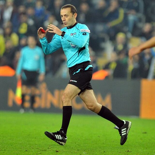 UEFA'dan Cüneyt Çakır'a görev