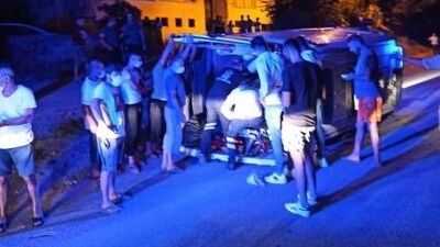 İskenderun'da ambulans devrildi: 3 yaralı
