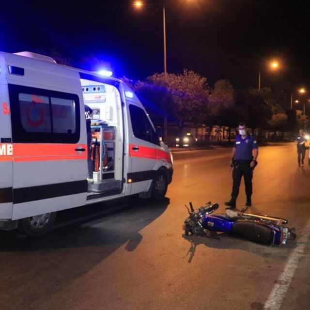 İki motosiklet çarpıştı: 3 yaralı