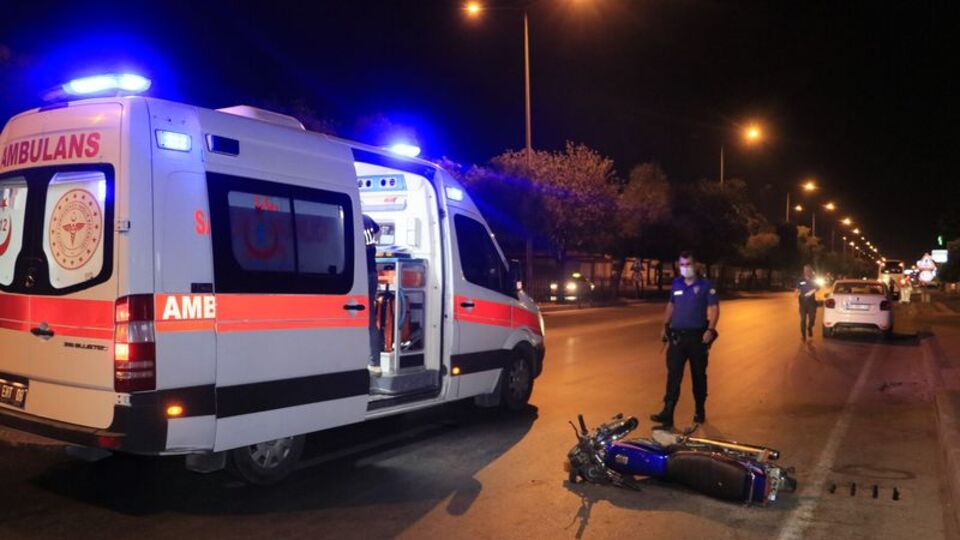 İki motosiklet çarpıştı: 3 yaralı