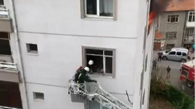 Alevlerin arasından kurtarmıştı! Acı haber geldi!