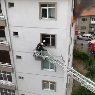 Alevlerin arasından kurtarmıştı! Acı haber geldi!