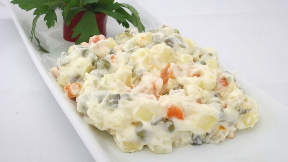 Amerikan salatası tarifi ve malzemeleri