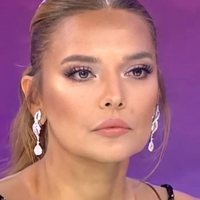 Kendini övdü, alay konusu oldu