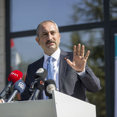 Abdulhamit Gül'den sosyal medya uyarısı