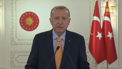 Cumhurbaşkanı Erdoğan'ın sözlerinin ardından salonu terk etti!